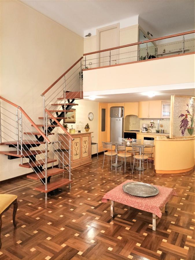 Casa Alexandra In Centro E A Pochi Passi Dal Mare Apartment อิมเปรีอา ภายนอก รูปภาพ